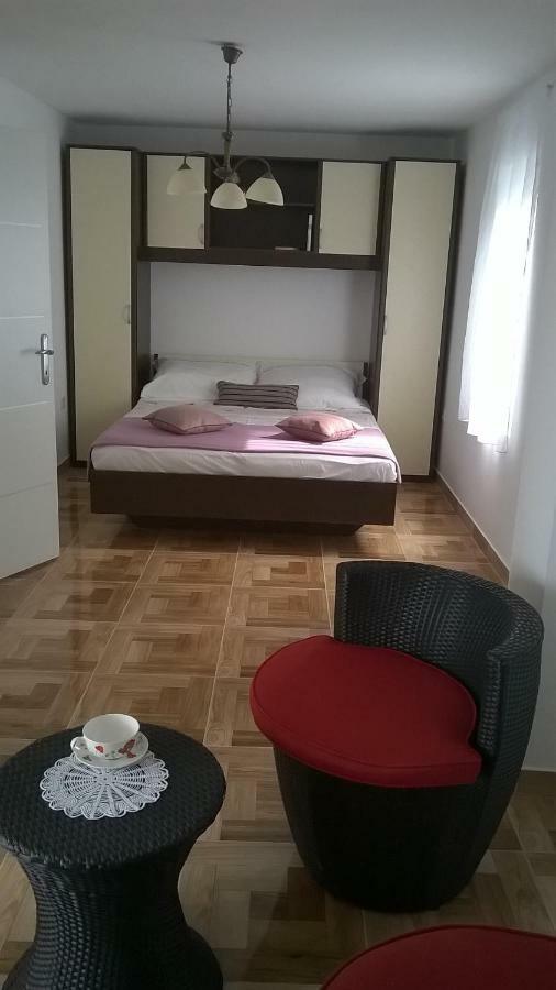 Varazdinci Rogoznica  Luaran gambar